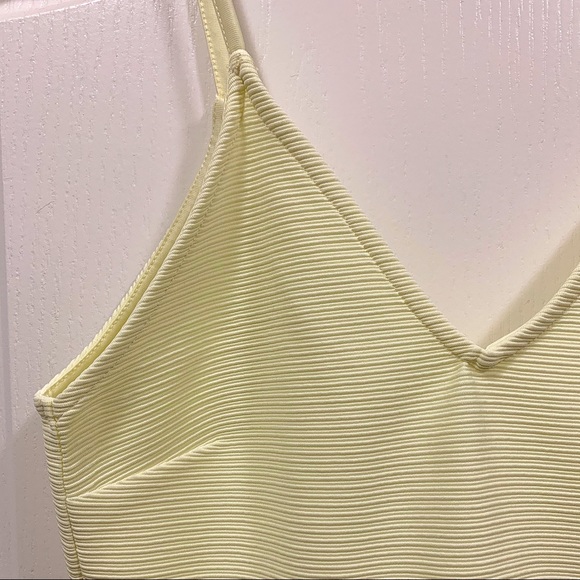 Divided by H&M Ripple Detailed Tank Top - Picture 3 of 6